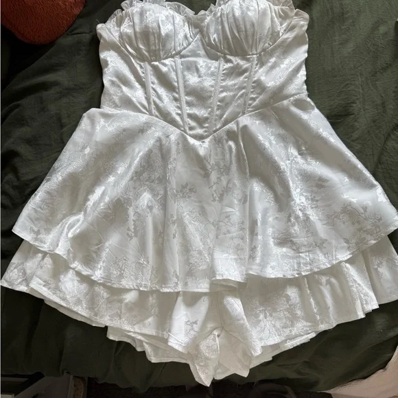 Elegant White Strapless Romper - Picture 3 of 8